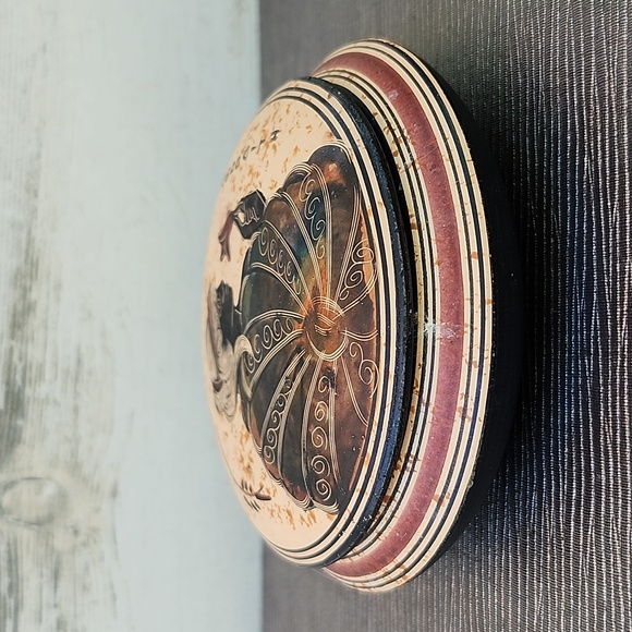 GREEK HANDPAINTED PYXIS OF GODESS APHRODITE - Picture 2 of 6